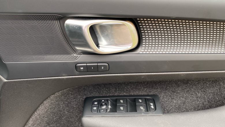 Volvo XC40 2.0 B3P Plus Dark 5dr Auto Petrol Estate